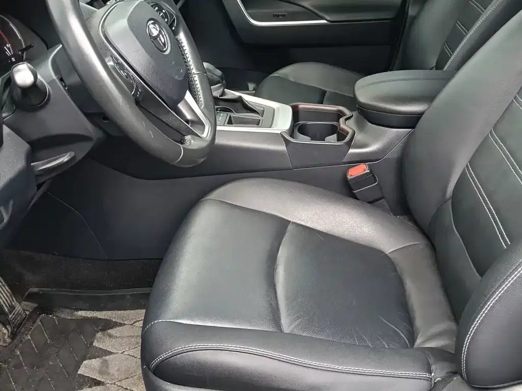 Toyota RAV4 — фото 10
