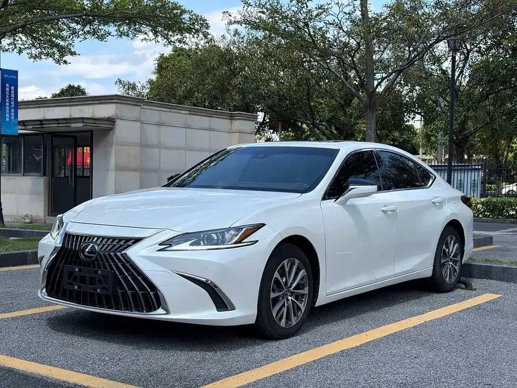 Lexus ES — фото 1