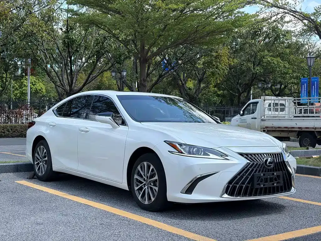 Lexus ES — фото 7