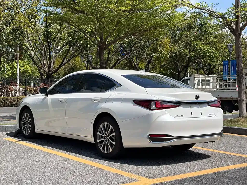 Lexus ES — фото 9