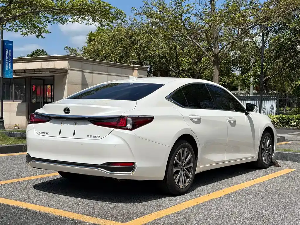 Lexus ES — фото 4