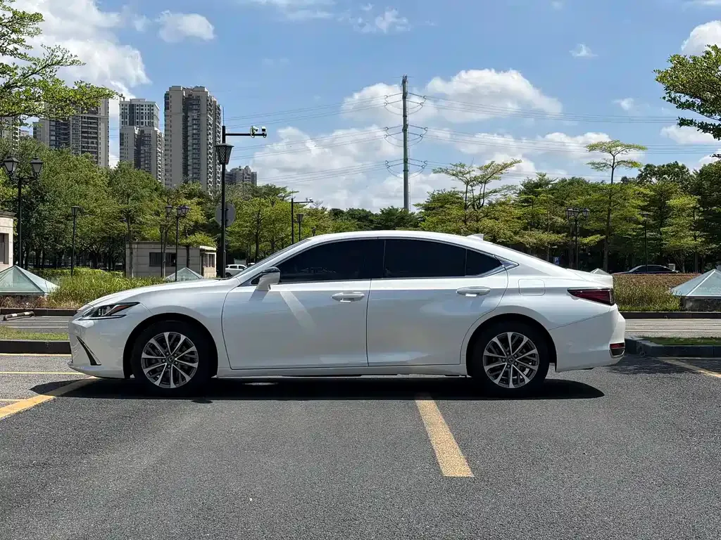 Lexus ES — фото 10