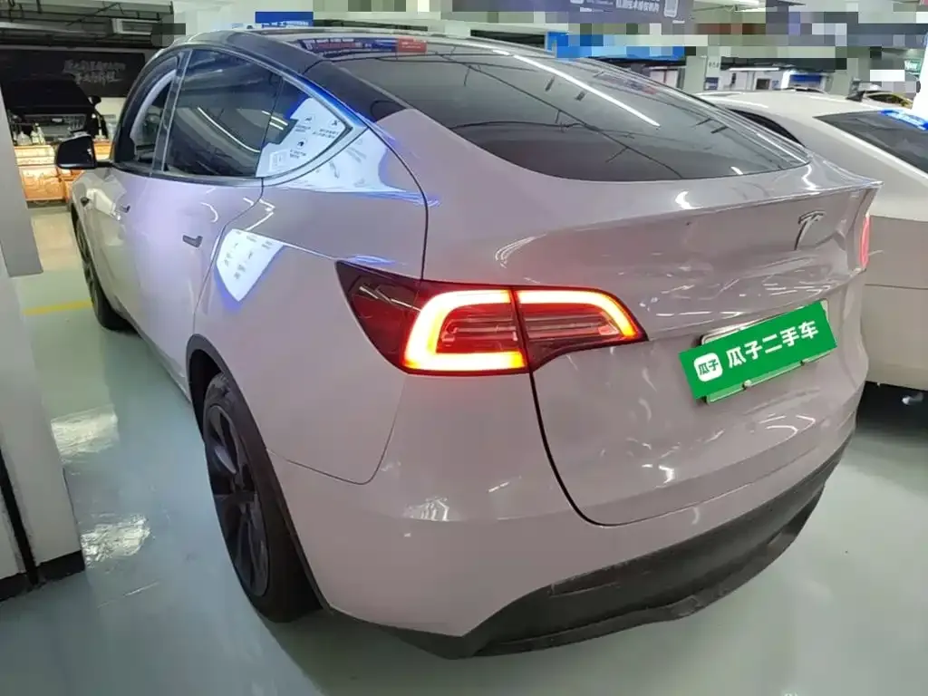 Tesla Model Y — фото 7