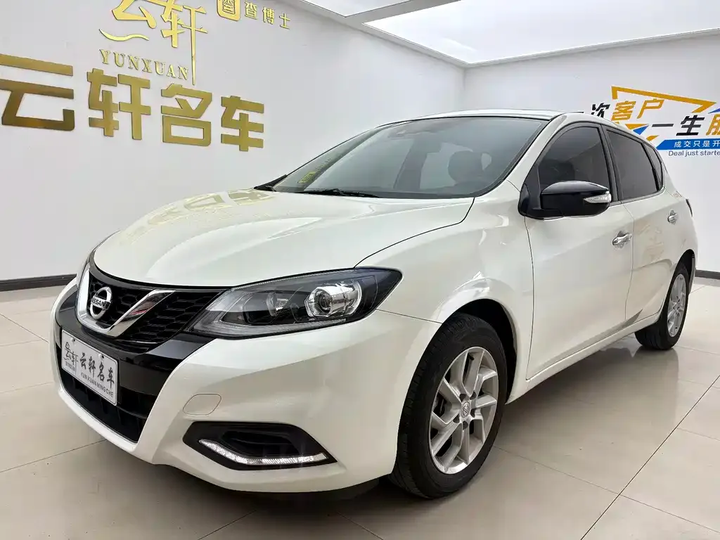 Nissan Tiida — фото 1