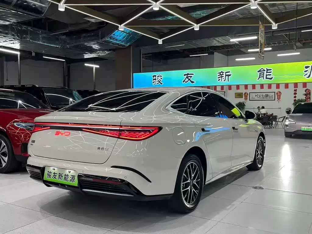 BYD Seal 07 DM-i — фото 7