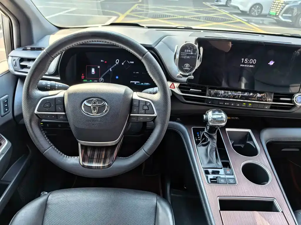 Toyota Granvia — фото 5