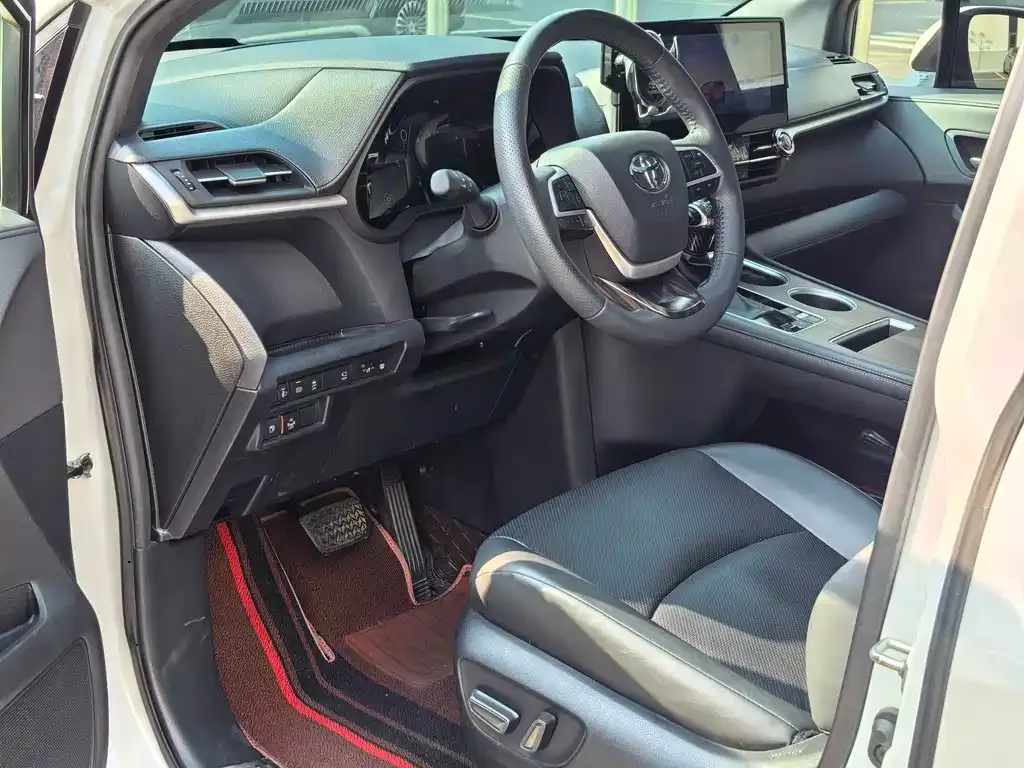 Toyota Granvia — фото 2