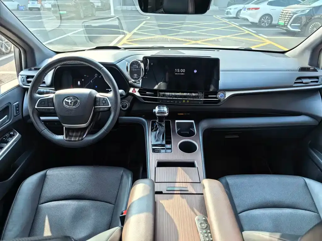 Toyota Granvia — фото 8