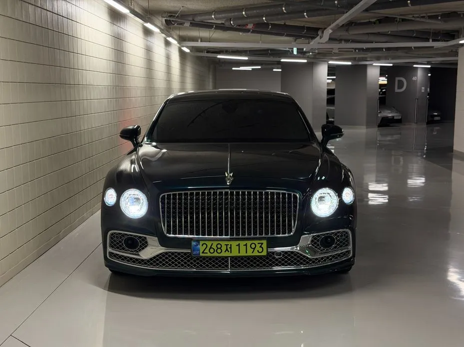 Bentley Flying Spur — фото 1