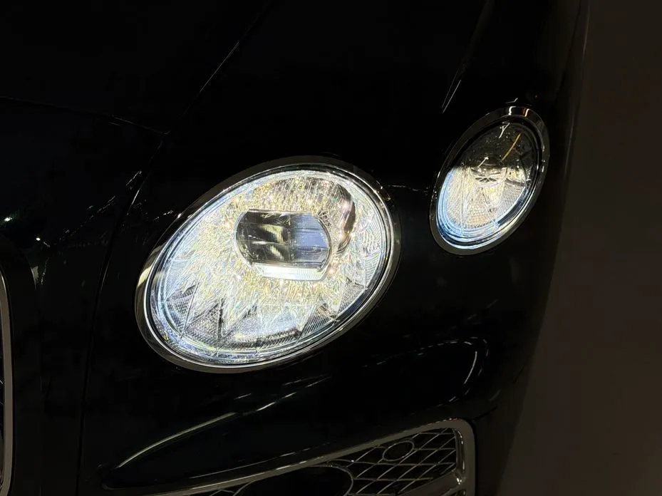 Bentley Flying Spur — фото 3