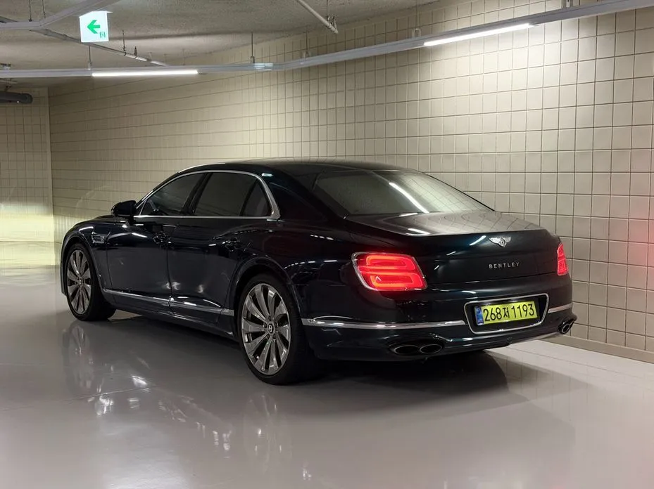 Bentley Flying Spur — фото 2