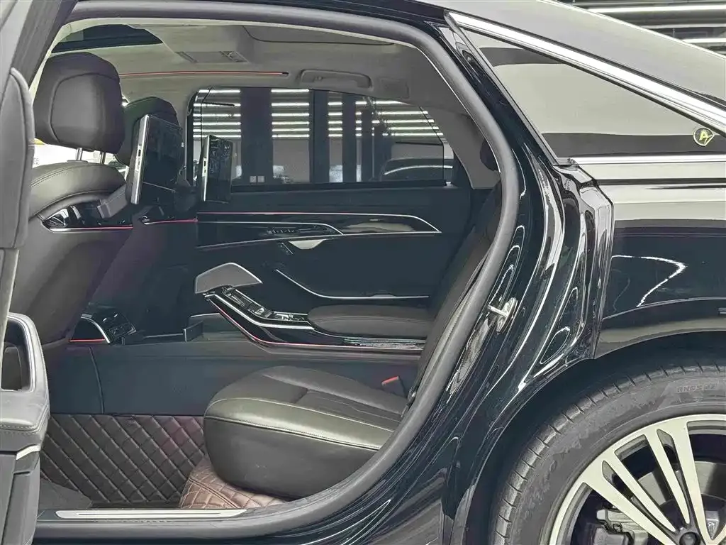 Audi A8 — фото 4