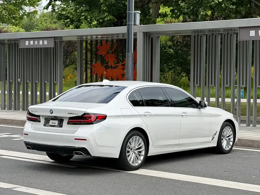 BMW 5 Series — фото 9