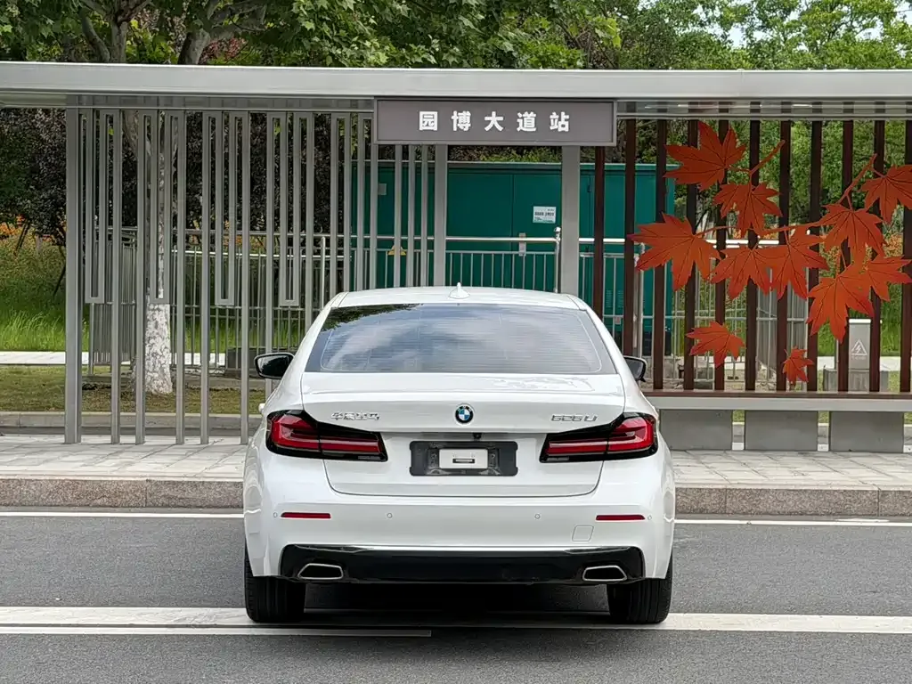 BMW 5 Series — фото 4