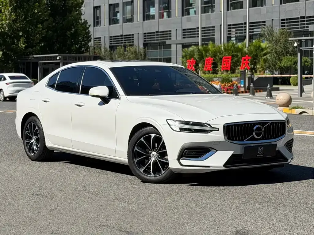 Volvo S60 — фото 10