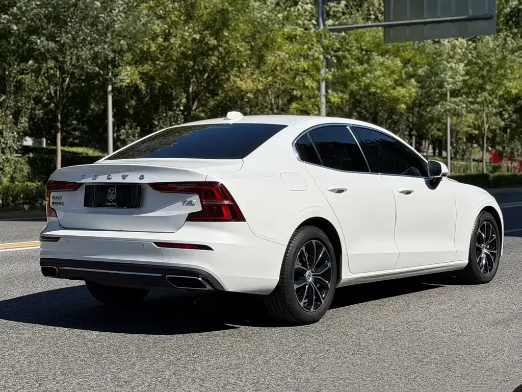 Volvo S60 — фото 7