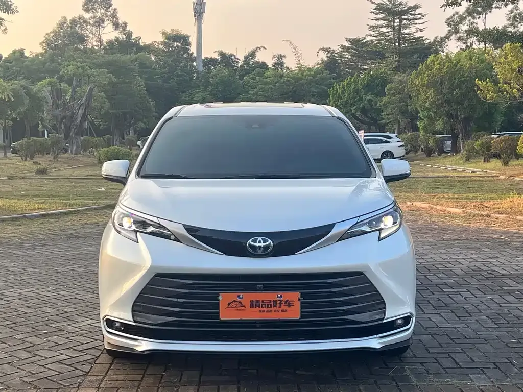Toyota Sienna — фото 4