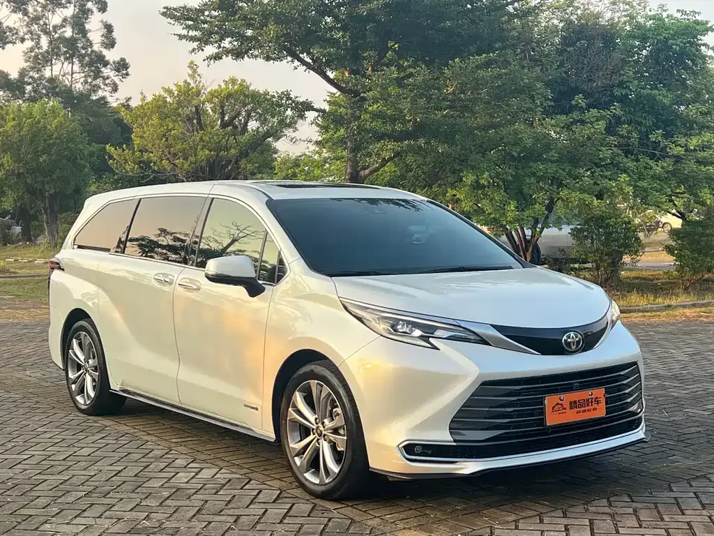Toyota Sienna — фото 8