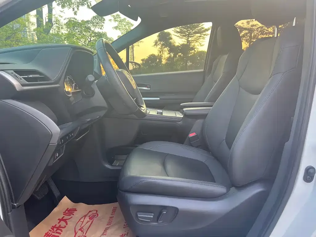 Toyota Sienna — фото 10