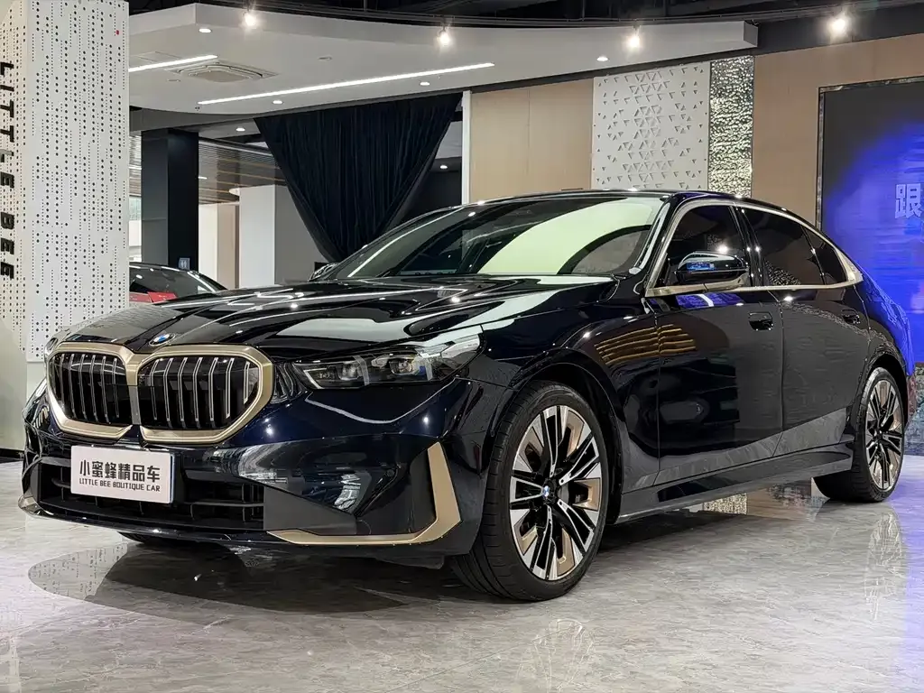 BMW 5 Series — фото 1