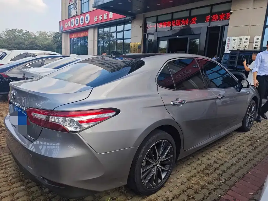 Toyota Camry — фото 6