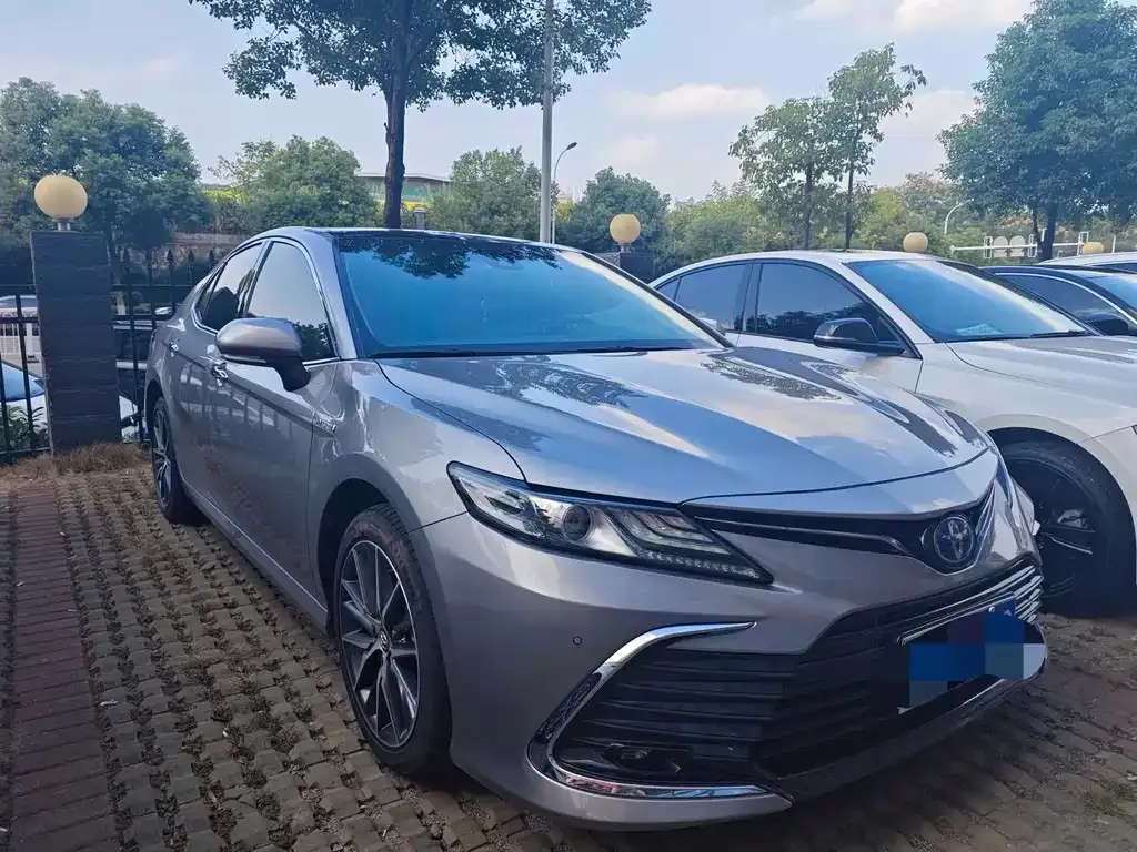 Toyota Camry — фото 2