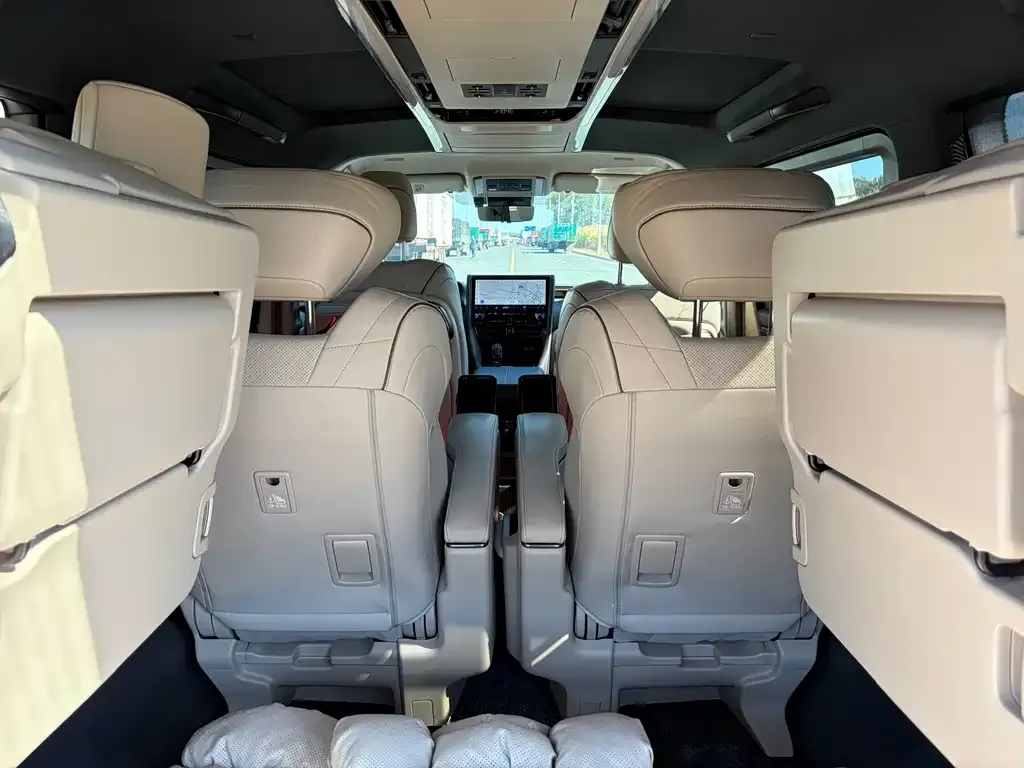 Toyota Alphard — фото 7