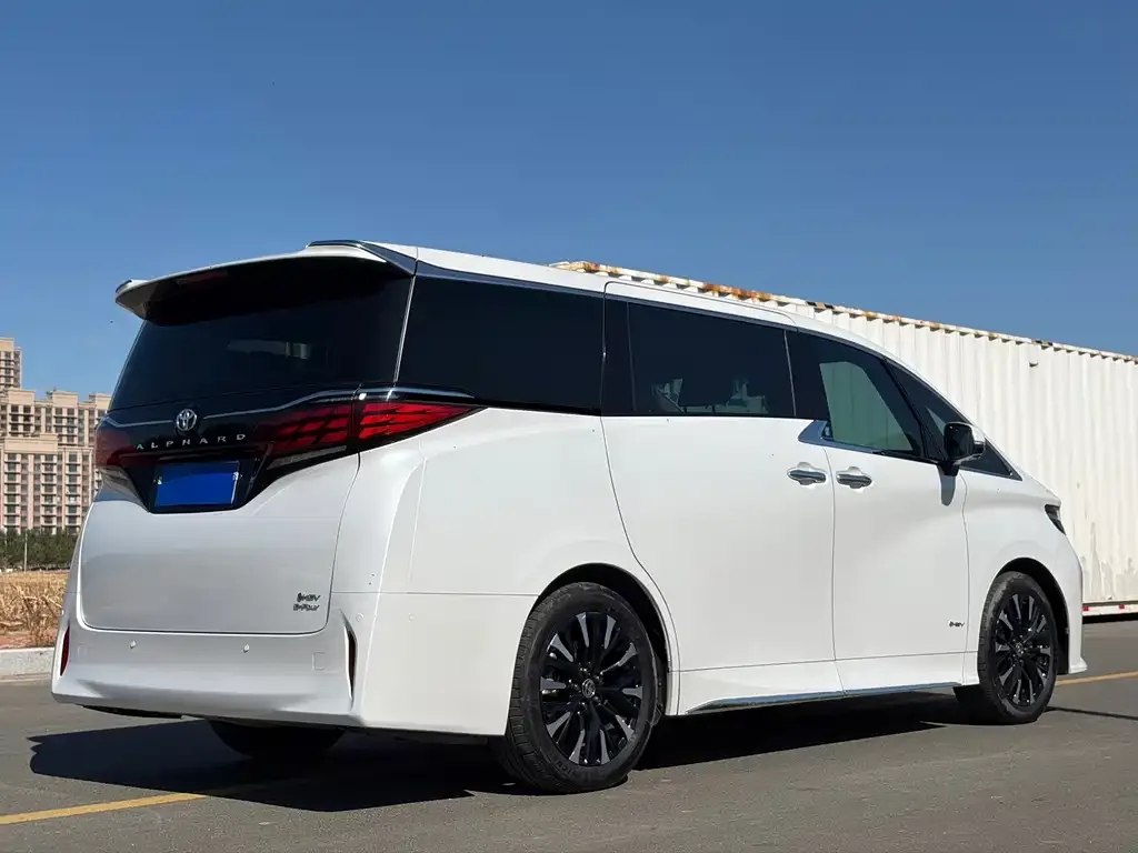 Toyota Alphard — фото 8