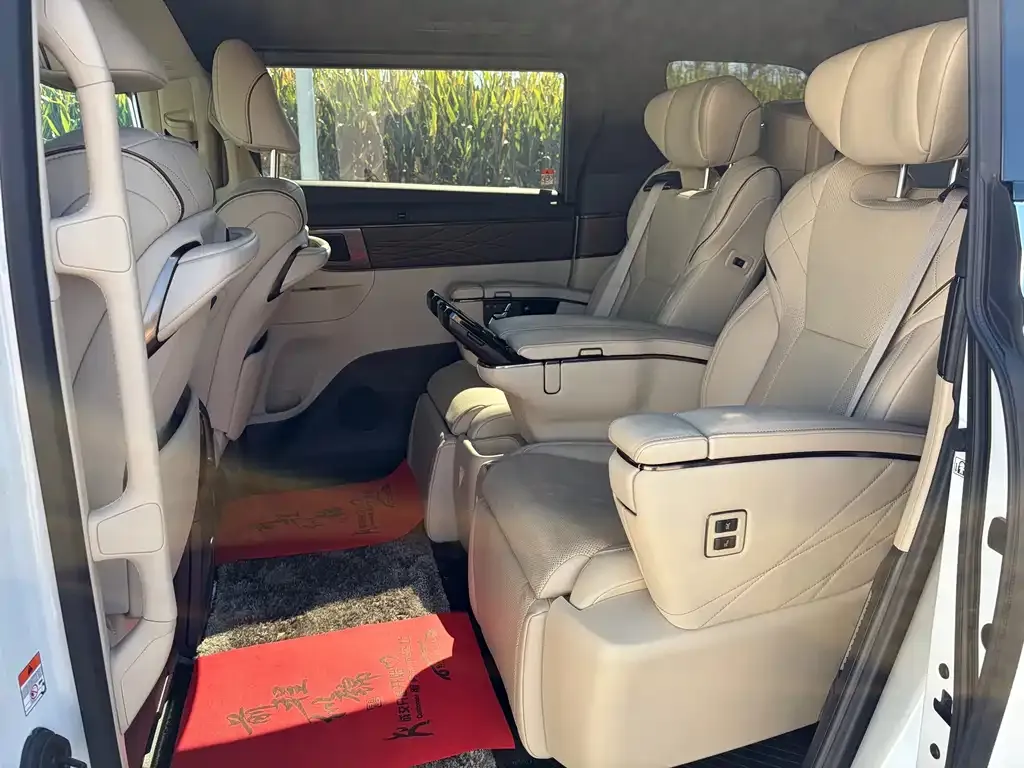 Toyota Alphard — фото 3