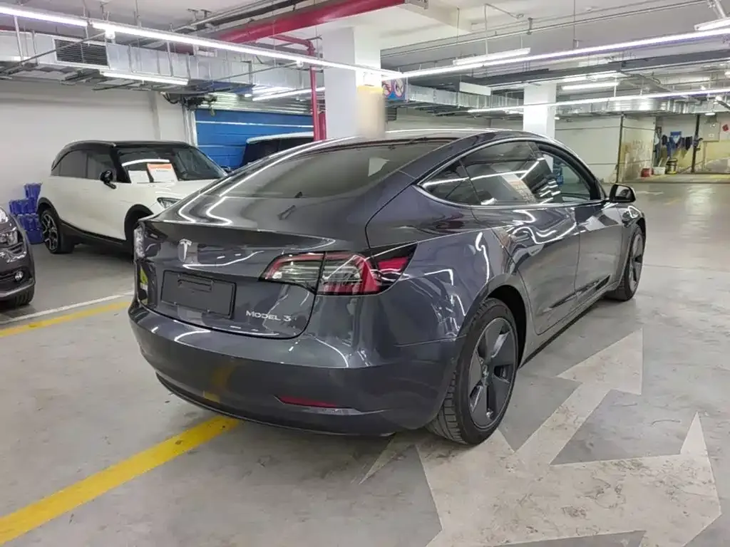 Tesla Model 3 — фото 4