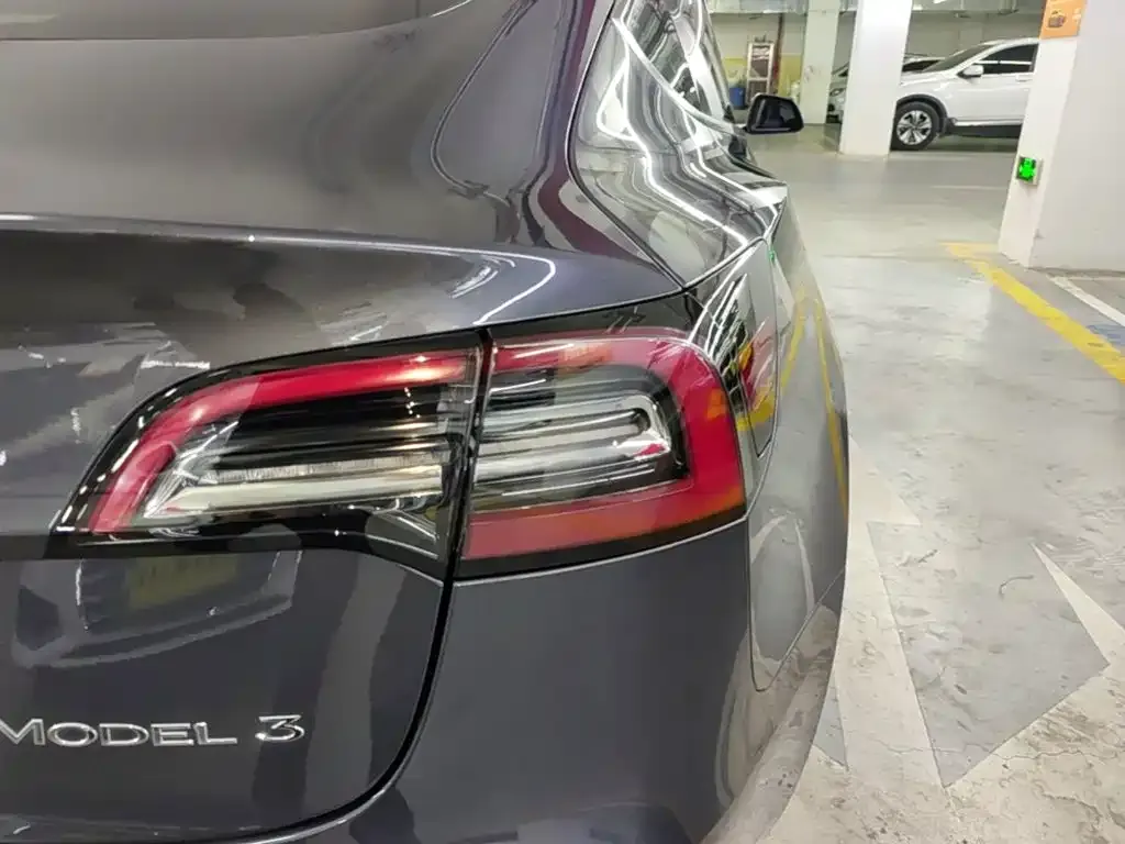 Tesla Model 3 — фото 3