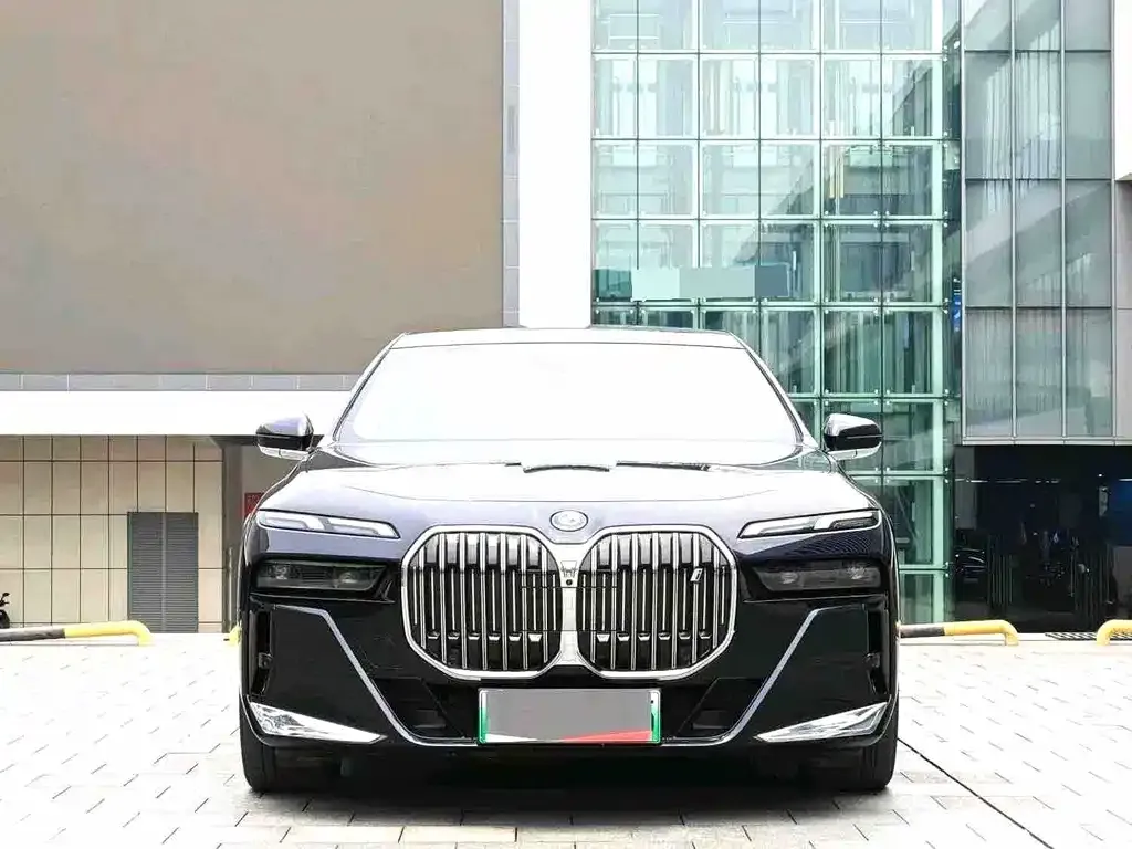 BMW i7 — фото 7