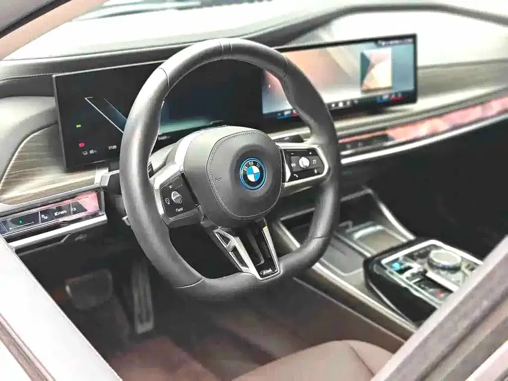 BMW i7 — фото 3