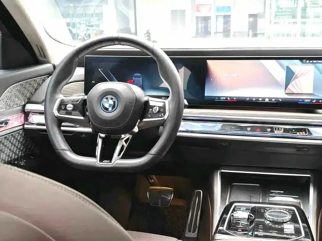 BMW i7 — фото 6