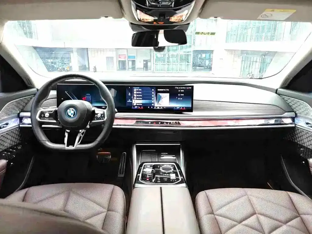 BMW i7 — фото 9