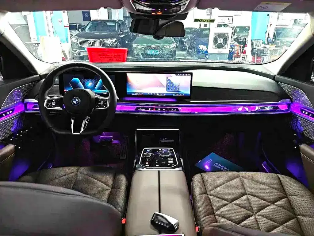 BMW i7 — фото 10