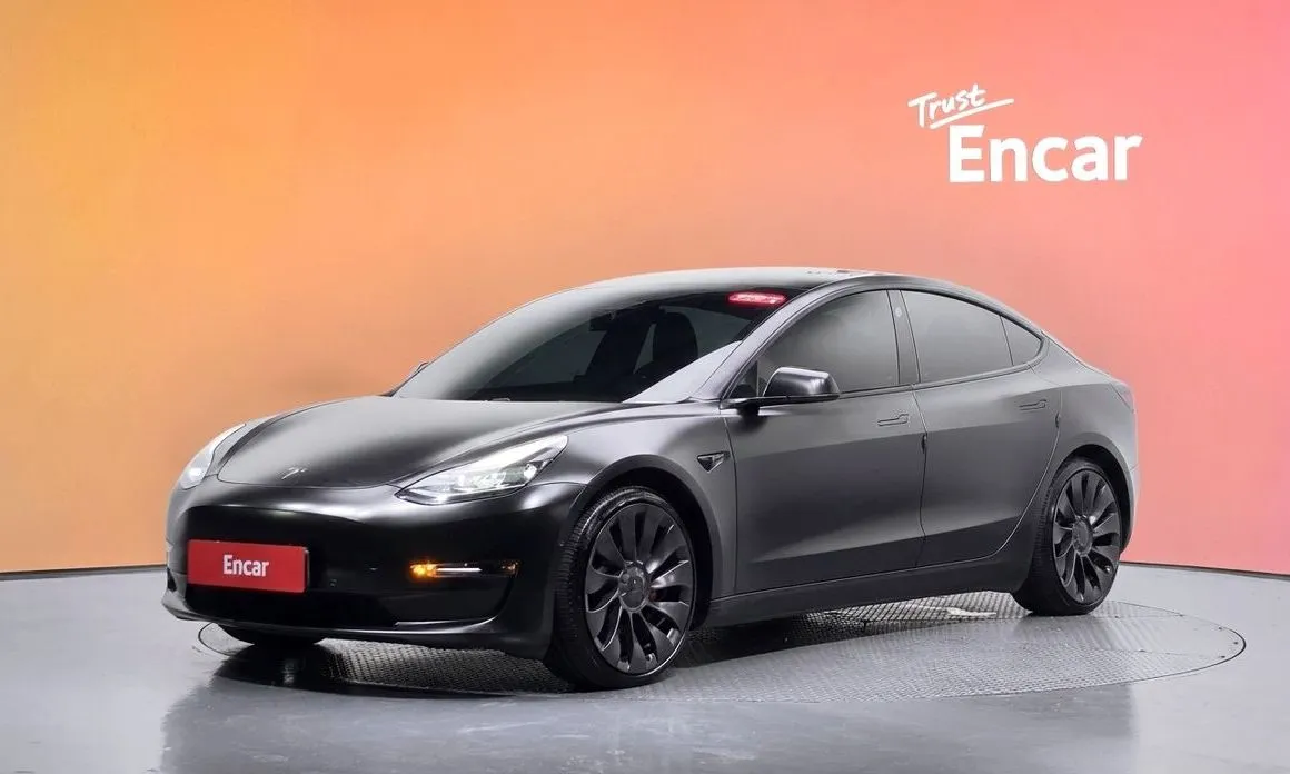 Tesla Model 3 — фото 1