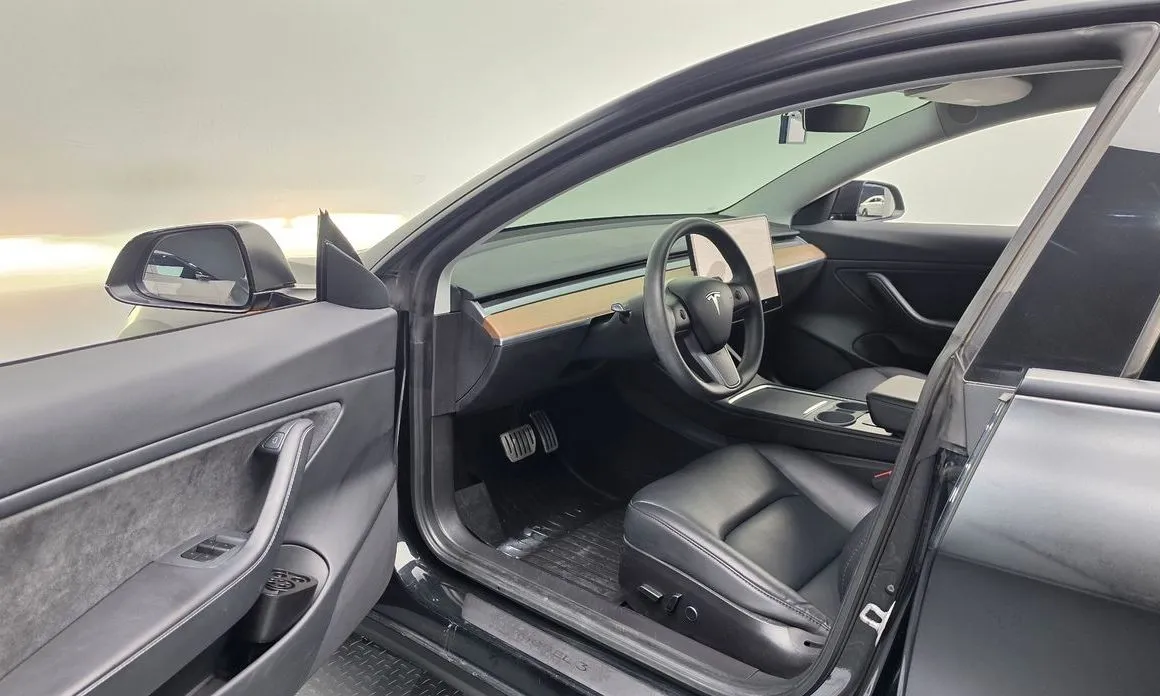 Tesla Model 3 — фото 9
