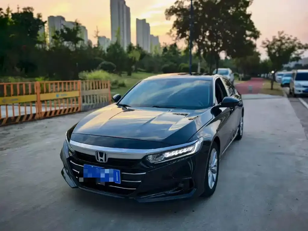 Honda Accord — фото 1