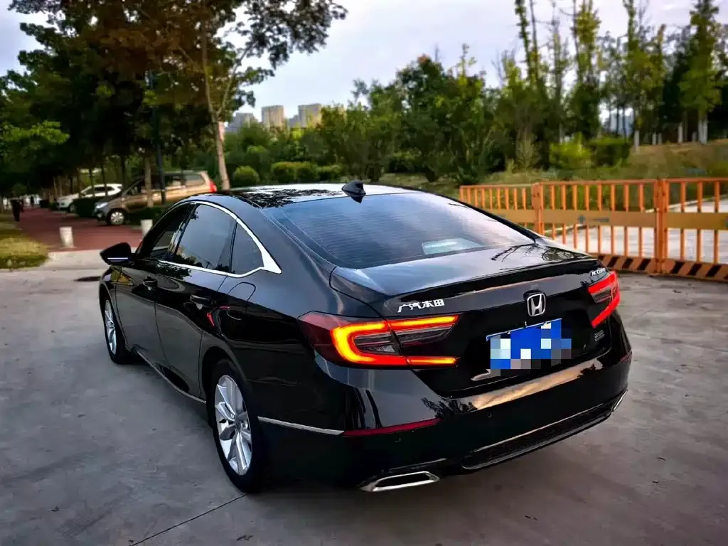 Honda Accord — фото 9