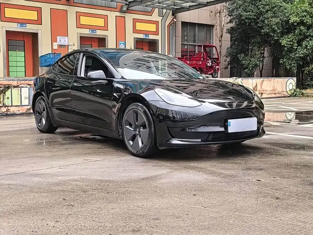 Tesla Model 3 — фото 10
