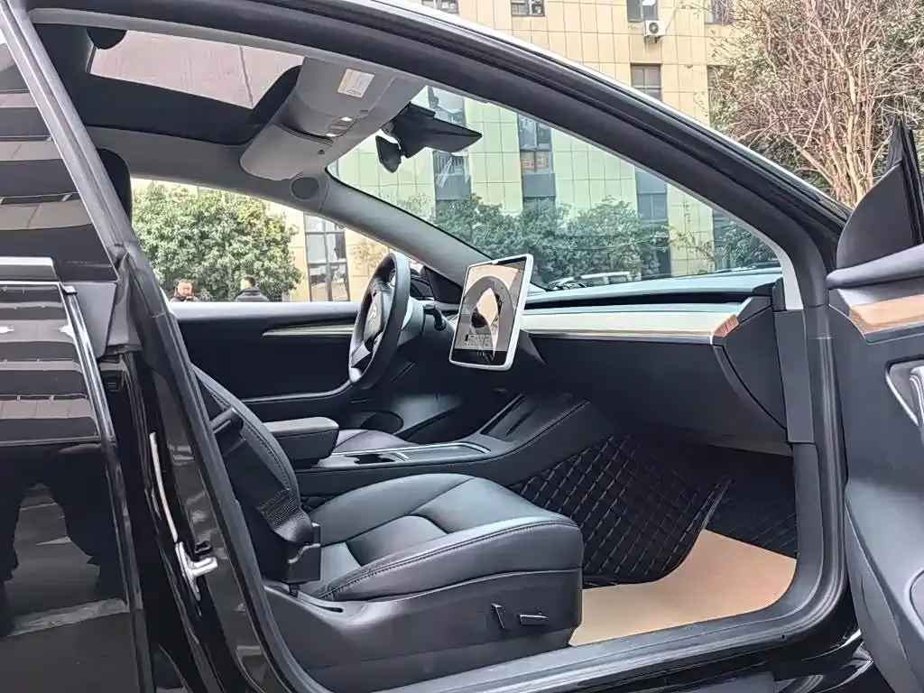 Tesla Model 3 — фото 3