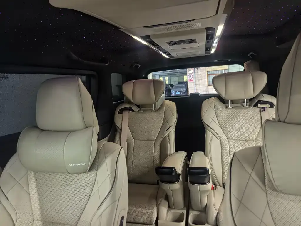 Toyota Alphard — фото 3