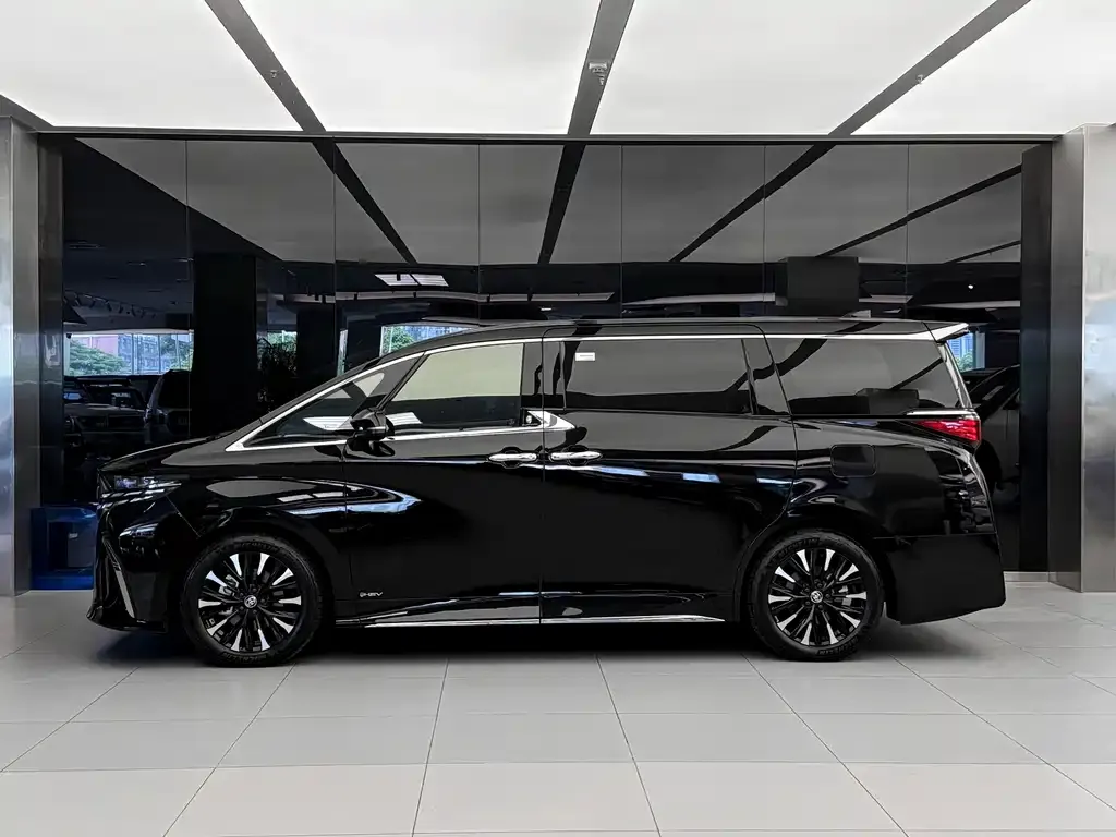 Toyota Alphard — фото 7