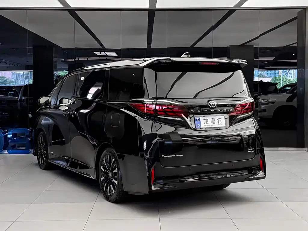 Toyota Alphard — фото 9