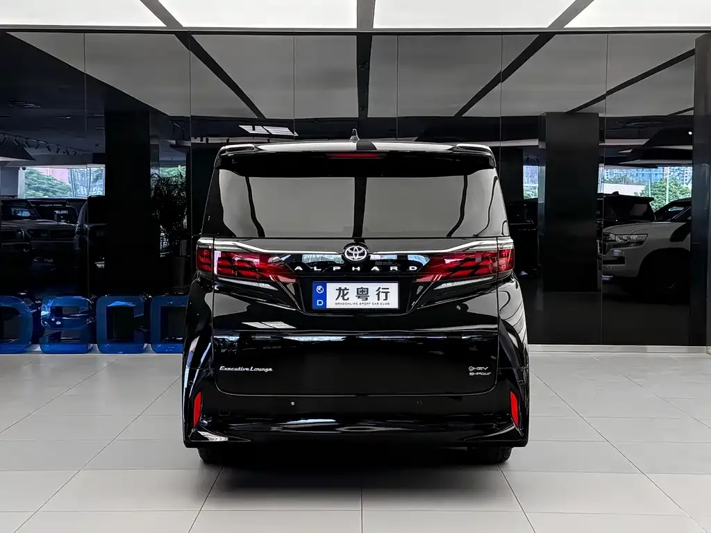 Toyota Alphard — фото 8