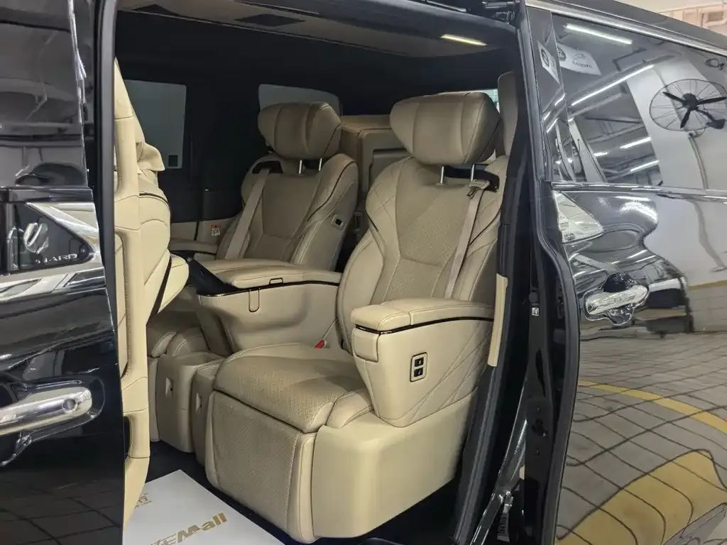 Toyota Alphard — фото 5