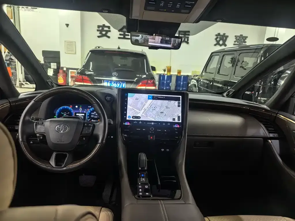 Toyota Alphard — фото 10