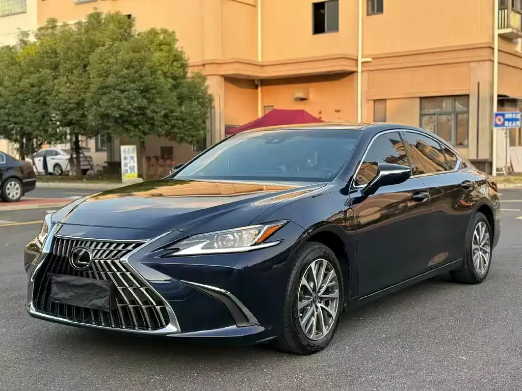 Lexus ES — фото 1
