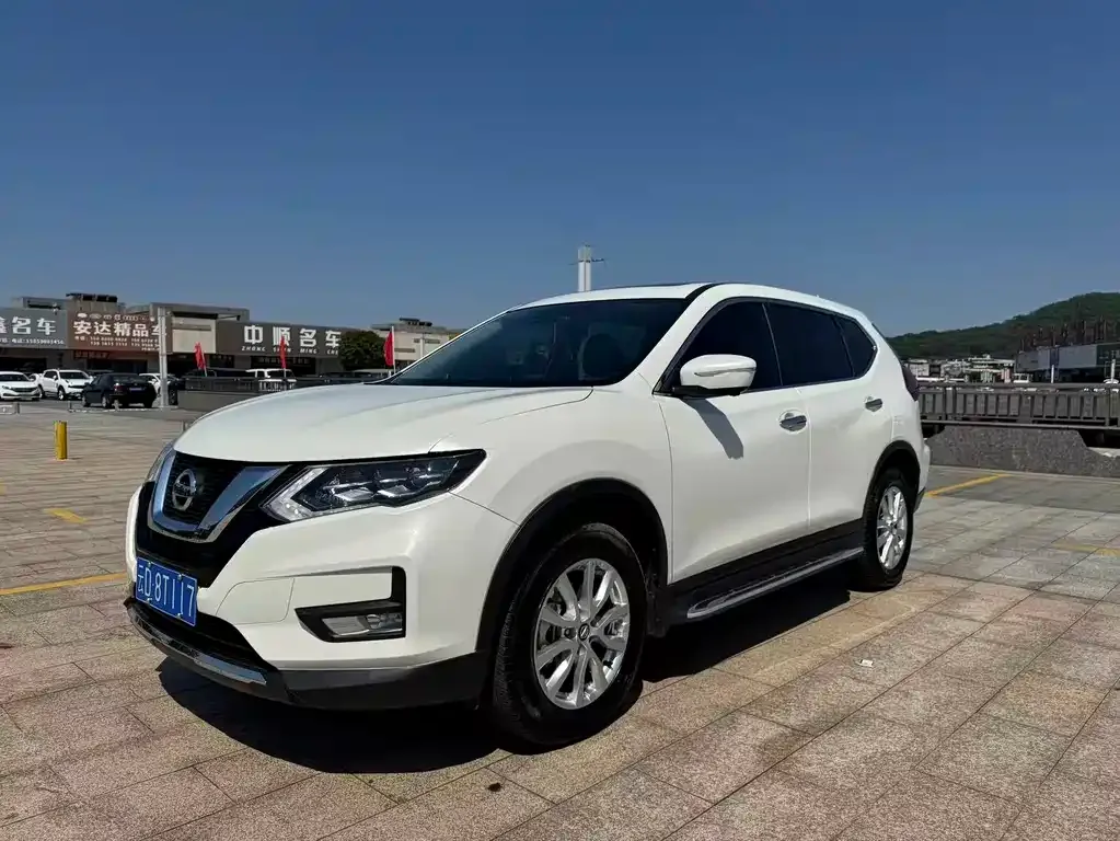 Nissan X-Trail — фото 1